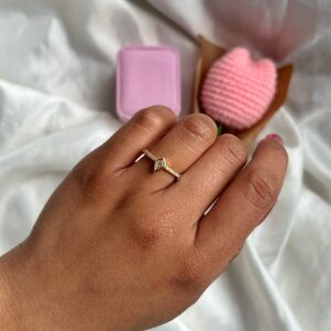 Anillo triangular de promesa