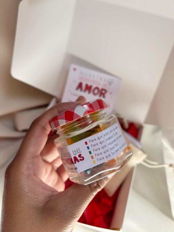 Box Nuestra historia de Amor con collares con iniciales - Imagen 3