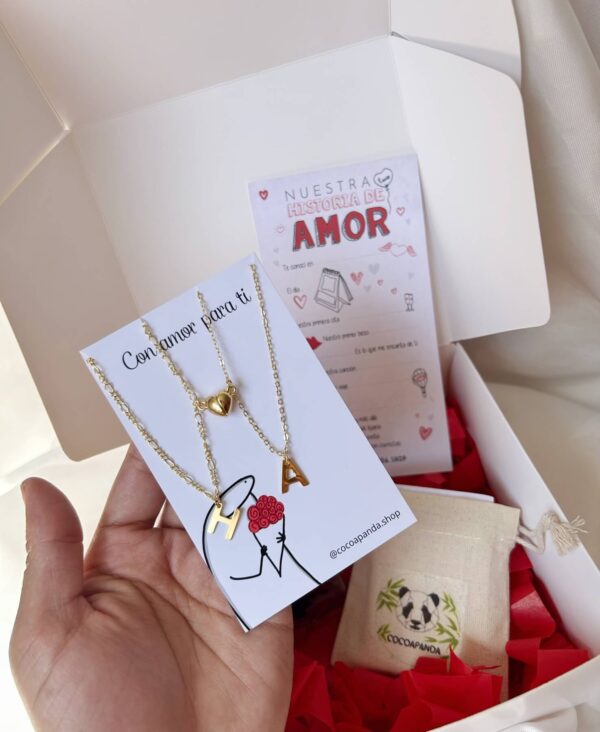 Box Nuestra historia de Amor con collares con iniciales