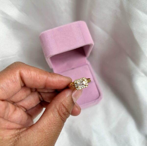 Anillo promesa con eslabones