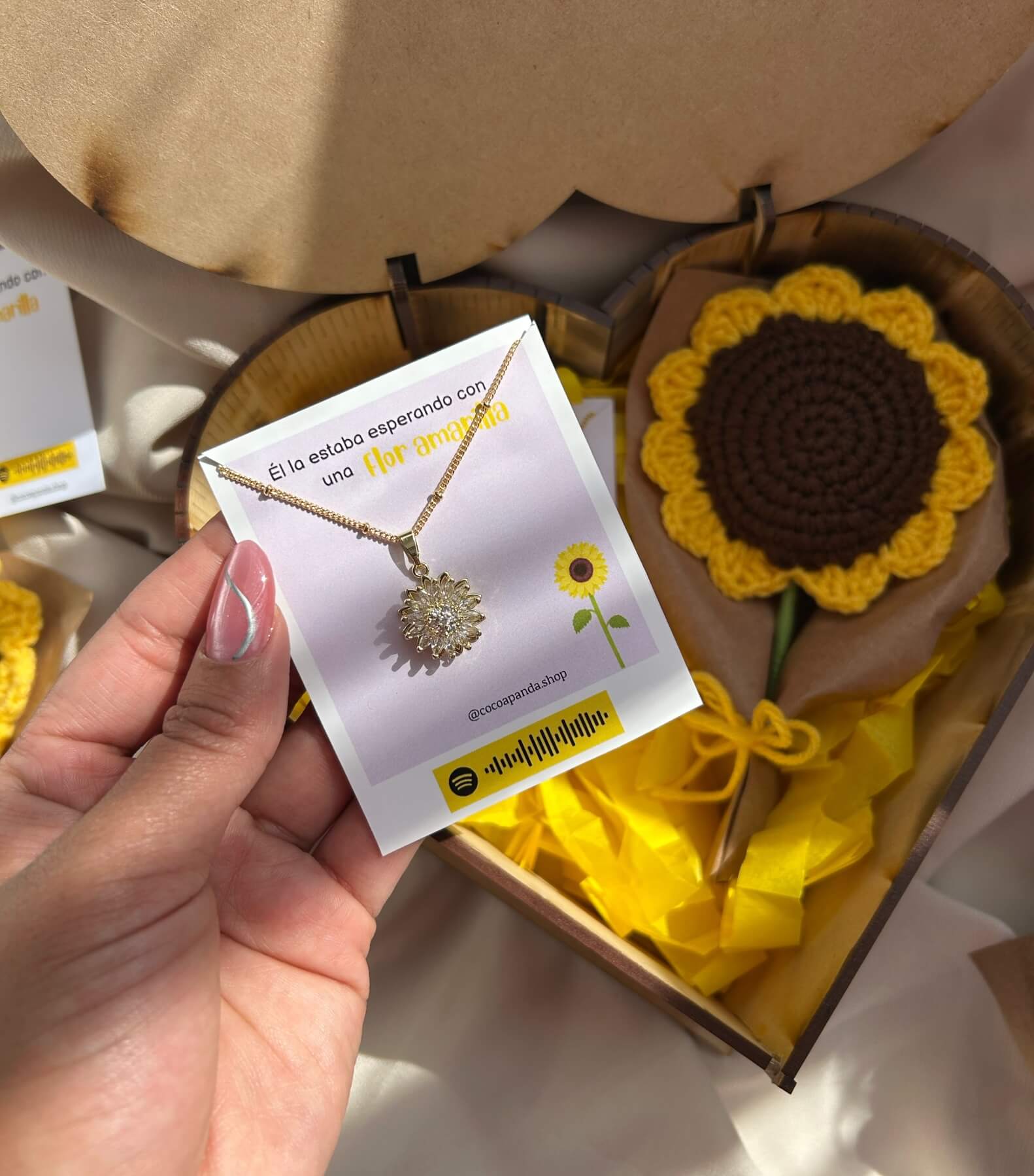 Box flores amarillas collar giratorio